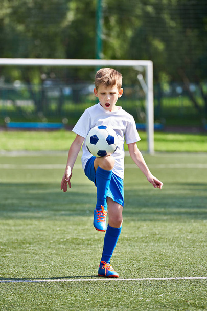 Boy soccer playing with ball - Zdjęcie, obraz