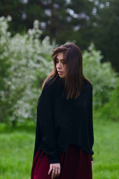 the girl in the black shirt - Fotoğraf, Görsel