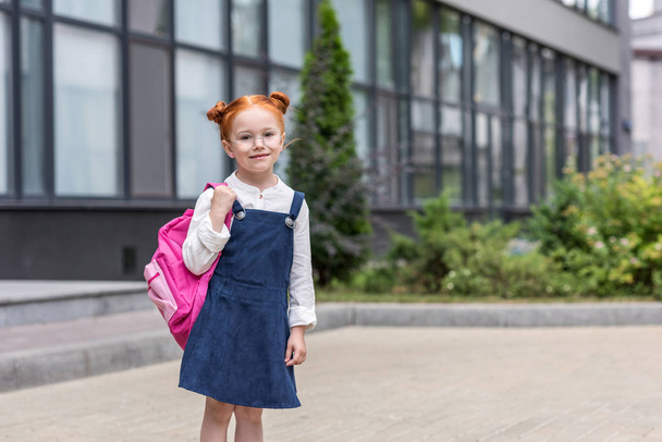 redhead schoolgirl with backpack - Foto, imagen