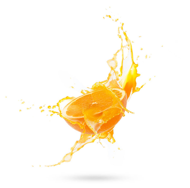 新鮮なオレンジ ジュースのスプラッシュ w と熟したオレンジ色の果物の半分をスライドさせてください。 - 写真・画像