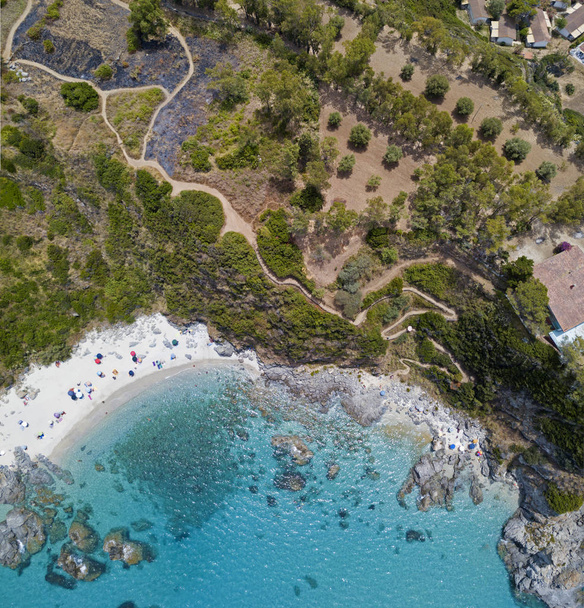 Cennet Sub, denize bakan promontory ile plaj. Zambrone, Calabria, İtalya. Dalış dinlenme ve yaz tatilleri - Fotoğraf, Görsel