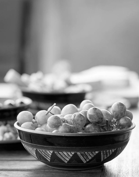 Antipasto ruoka musta ja valkoinen
 - Valokuva, kuva