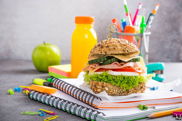 Здоровый обед для школы с бутербродом
 - Фото, изображение