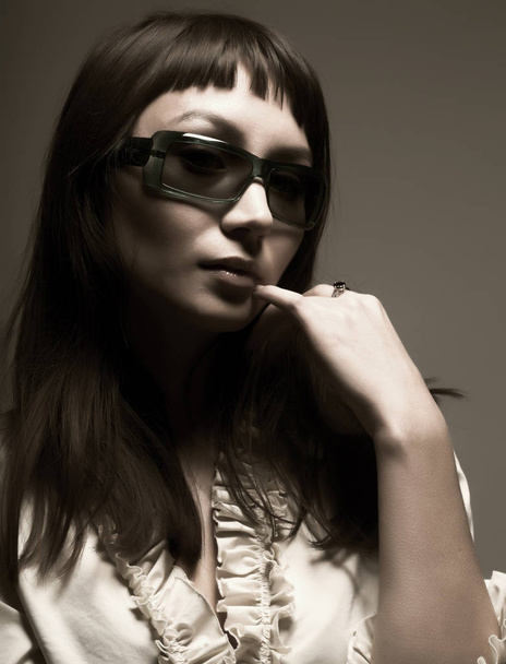 woman portrait wearing sunglasses - Fotografie, Obrázek