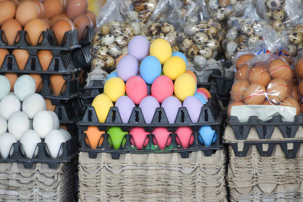 Πολύχρωμο διατηρημένα αυγά πάπιας - Φωτογραφία, εικόνα