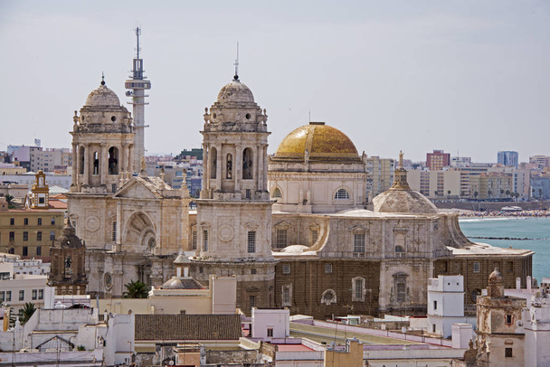 Torres gemelas de la Catedral de Cádiz
 - Foto, imagen