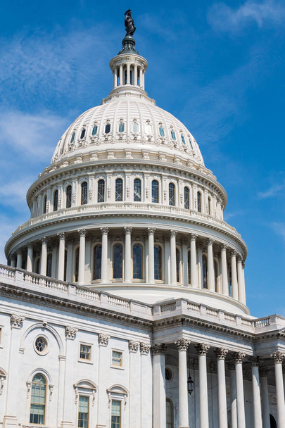 Здание Капитолия США в Вашингтоне
 - Фото, изображение