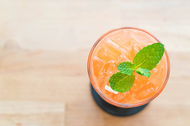 iced strawberry and orange juice - Фото, зображення
