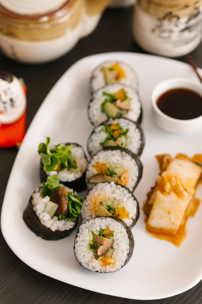 Sushi recién hecho
  - Foto, imagen