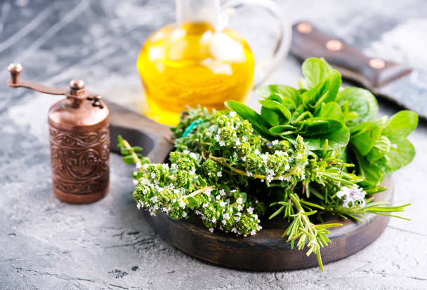 fresh herb on cutting board  - Φωτογραφία, εικόνα