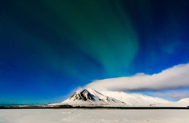 Montagne avec Aurora borealis, Islande
 - Photo, image
