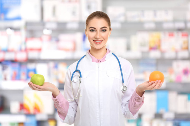 Nutritionist with fruits at pharmacy - Foto, imagen