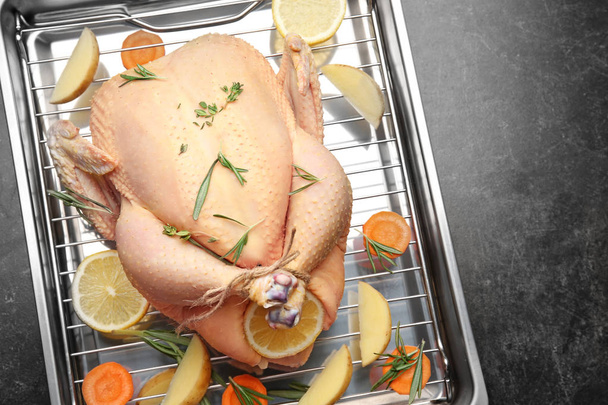 Whole raw turkey for cooking - Foto, immagini