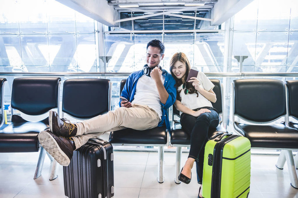 Asian couple traveler with suitcases - Photo, Image