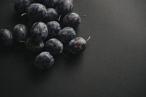fresh plums on  dark table - Fotoğraf, Görsel