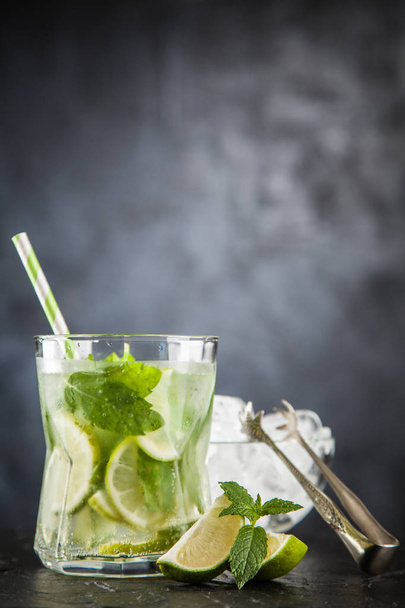 Mojito cocktail on dark background - Φωτογραφία, εικόνα