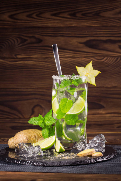 close-up of Fresh drink with mint leaves, ice and lemon on wooden background. - Φωτογραφία, εικόνα