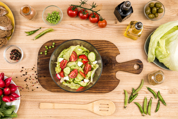 Salada caseira fresca
 - Foto, Imagem