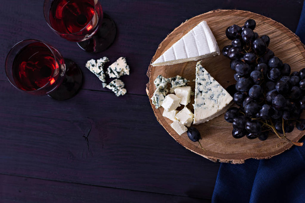 Red wine and snacks. Wine, grapes, cheese, nuts, olives. Romantic evening, still life. - Photo, Image