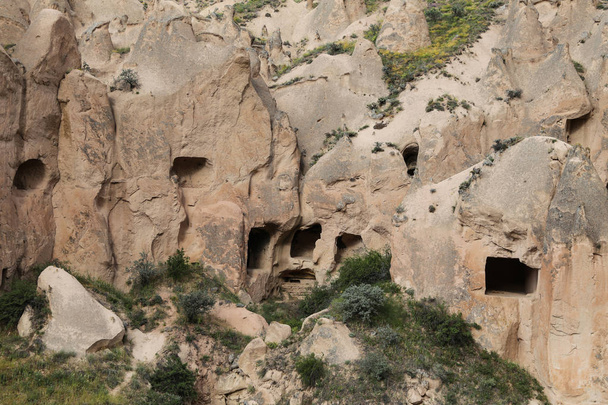Formazioni rupestri in Valle Zelve, Cappadocia
 - Foto, immagini
