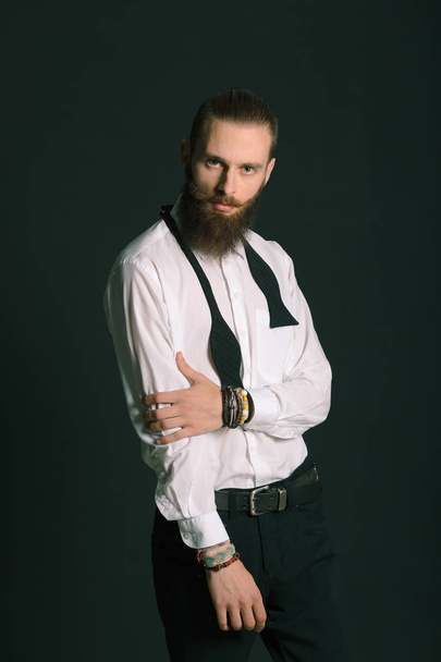 Csípő stílus, szakállas férfi - Fotó, kép