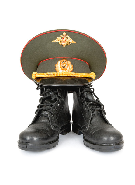 Στρατιωτικές μπότες και καπέλο - Φωτογραφία, εικόνα