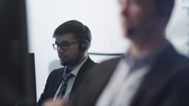 Customer Service Operator at Work in Call Center 3 - Materiał filmowy, wideo