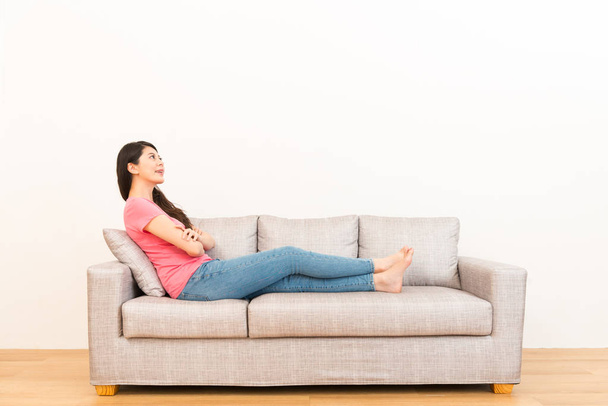 beautiful woman resting on the couch sofa - Foto, imagen