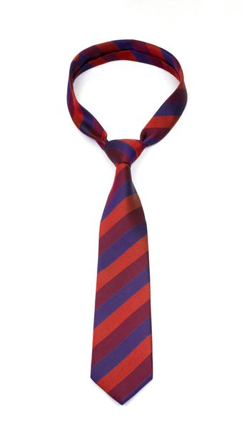 elegante corbata a rayas azul, rojo y naranja aislada sobre fondo blanco
 - Foto, Imagen