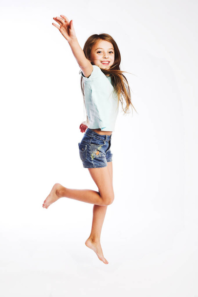 girl jumps on a white background - Foto, afbeelding