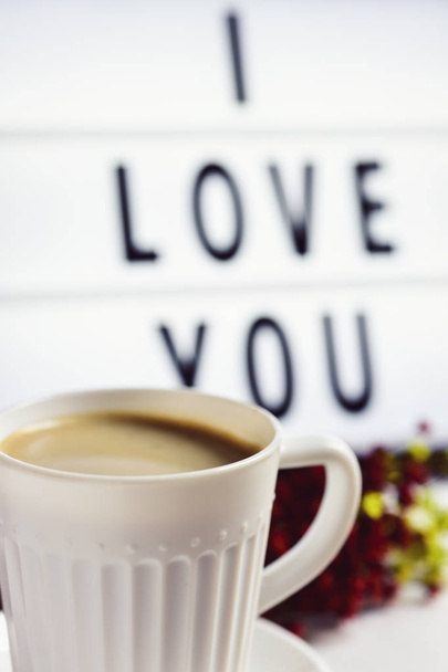 чашка кофе и текст Я люблю тебя в лайтбоксе
 - Фото, изображение