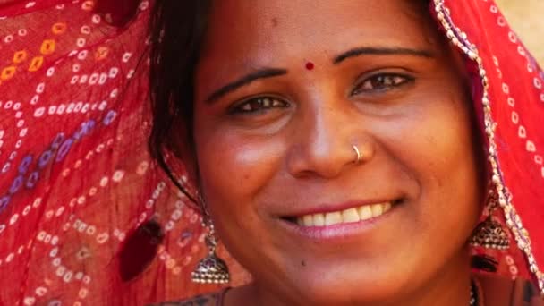 Indian Woman z Sari w Jaisalmer - Materiał filmowy, wideo