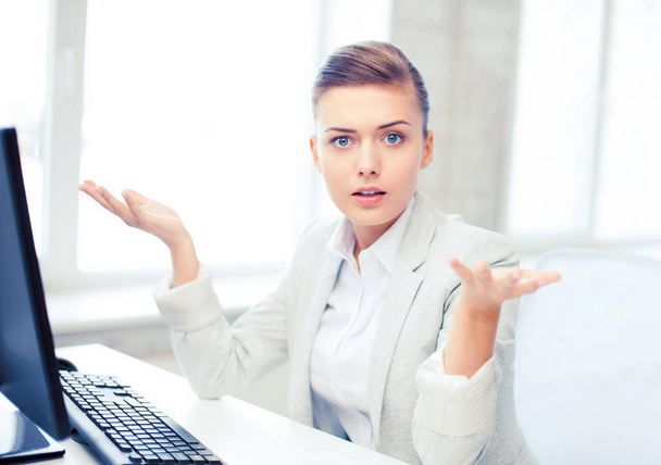 stressed businesswoman with computer - Foto, Imagem