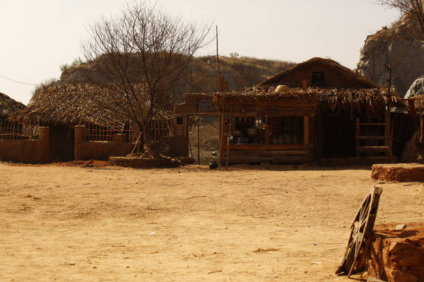 Αγροτικό χωριό φτωχών σπίτι - Φωτογραφία, εικόνα