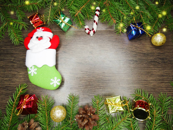 Χριστούγεννα διακόσμηση και αντίγραφο χώρου σε φόντο ξύλινη - Φωτογραφία, εικόνα