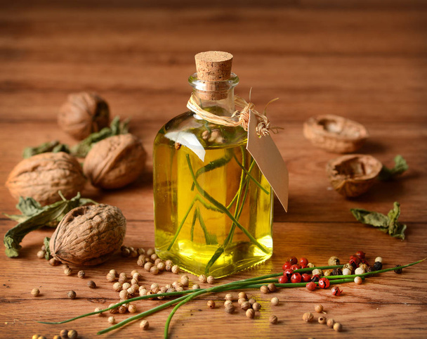 Olive oil flavored with walnuts and chives - Valokuva, kuva