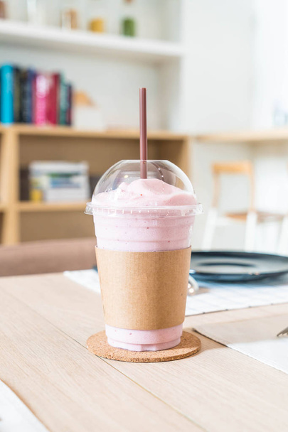 mix berry yogurt smoothie - Foto, afbeelding