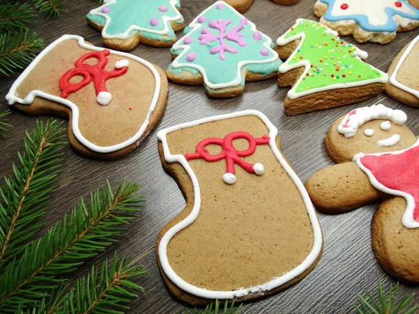 christmas cookies gingerbread and decoration on wooden backgroun - Foto, imagen