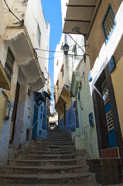 モロッコ、北アフリカ: タンジェ、独自でジブラルタル海峡を守るマグレブ海岸沿いの狭い路地ブレンド文化の世紀のアフリカへのヨーロッパのゲートウェイ - 写真・画像
