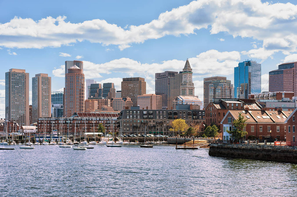 Floating boat with the skyline Boston MA America - Foto, Bild