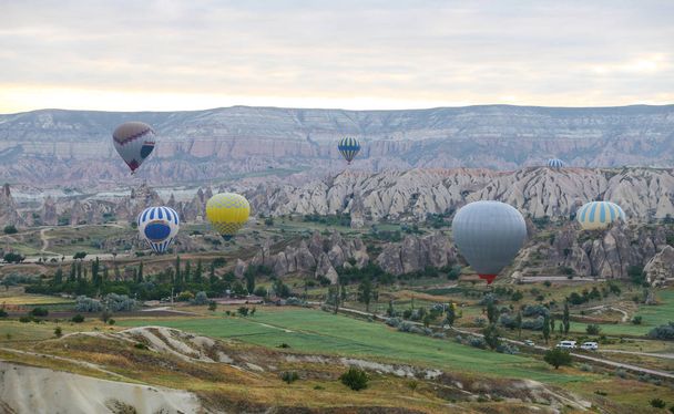 Hot Air Balloons in Cappadocia Valleys - Φωτογραφία, εικόνα