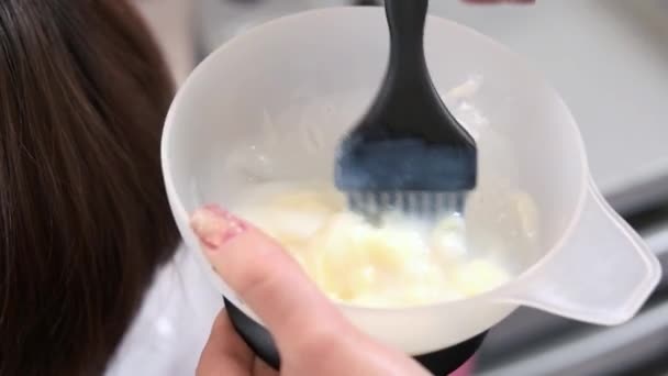 Female hands mixing hair dye. - Footage, Video