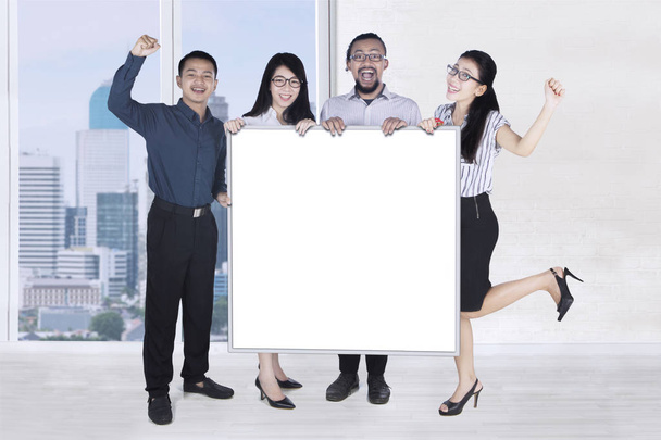 Happy business team show empty whiteboard - Fotó, kép