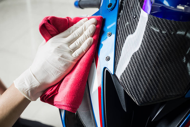 Serie de detalles de motocicletas: Limpieza de pintura de motocicletas
 - Foto, imagen