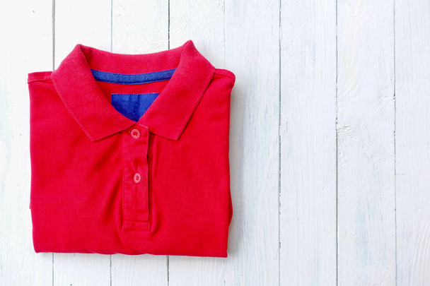 Kırmızı polo gömlek - Fotoğraf, Görsel