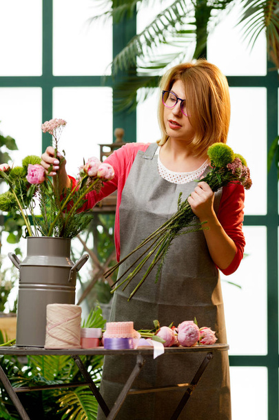 Image of florist at work - Photo, image