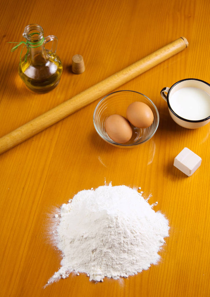 La masa que fabrica los ingredientes en la cocina
 - Foto, Imagen