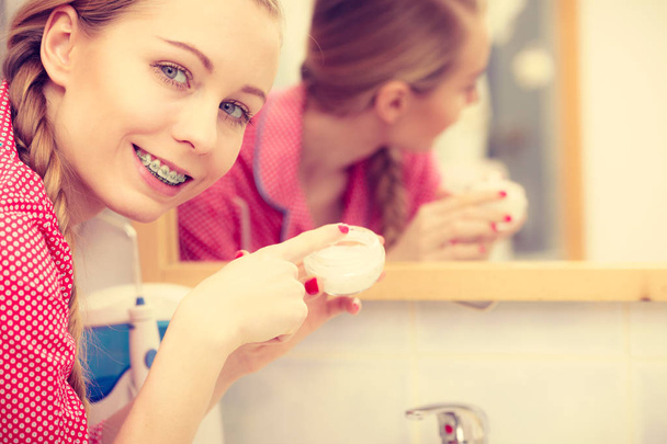 Woman applying moisturizing skin cream. Skincare. - Φωτογραφία, εικόνα