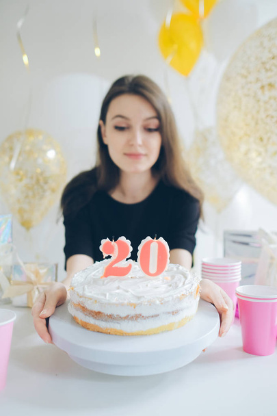 Young woman with cake - Фото, зображення