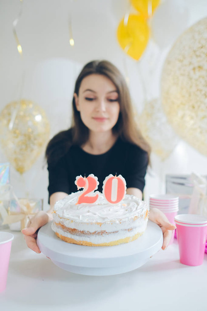Young woman with cake - Zdjęcie, obraz